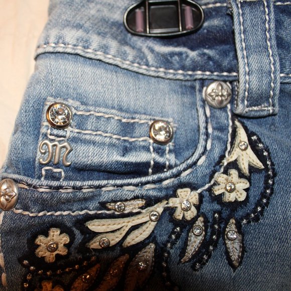 Miss Me Denim Shorts - Picture 2 of 4